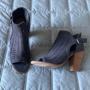 Slate blue open toe booties. REPORT brand. Size 6